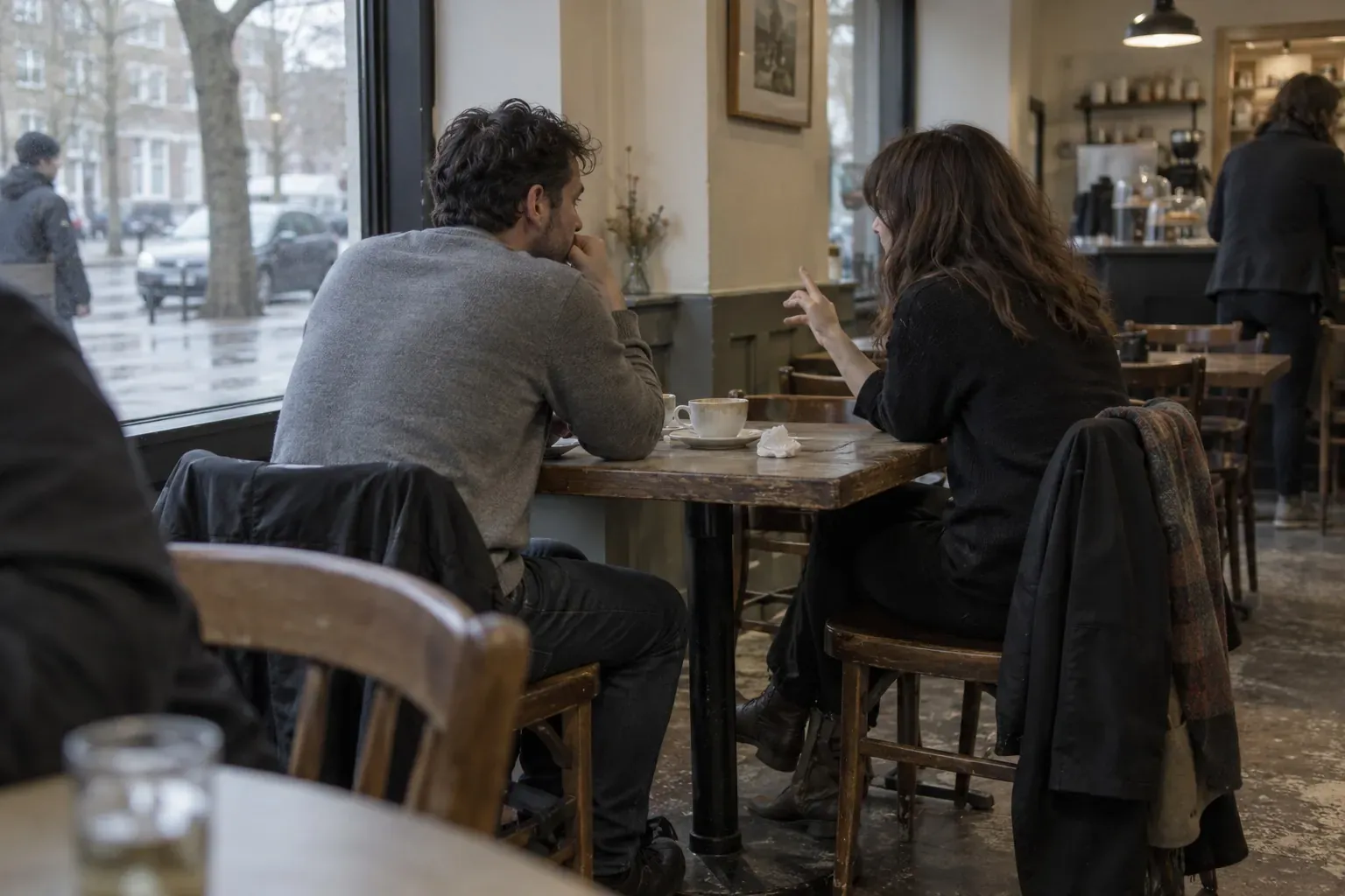 5 réflexes que les psychologues associent à l'intelligence émotionnelle : écouter, questionner, regarder