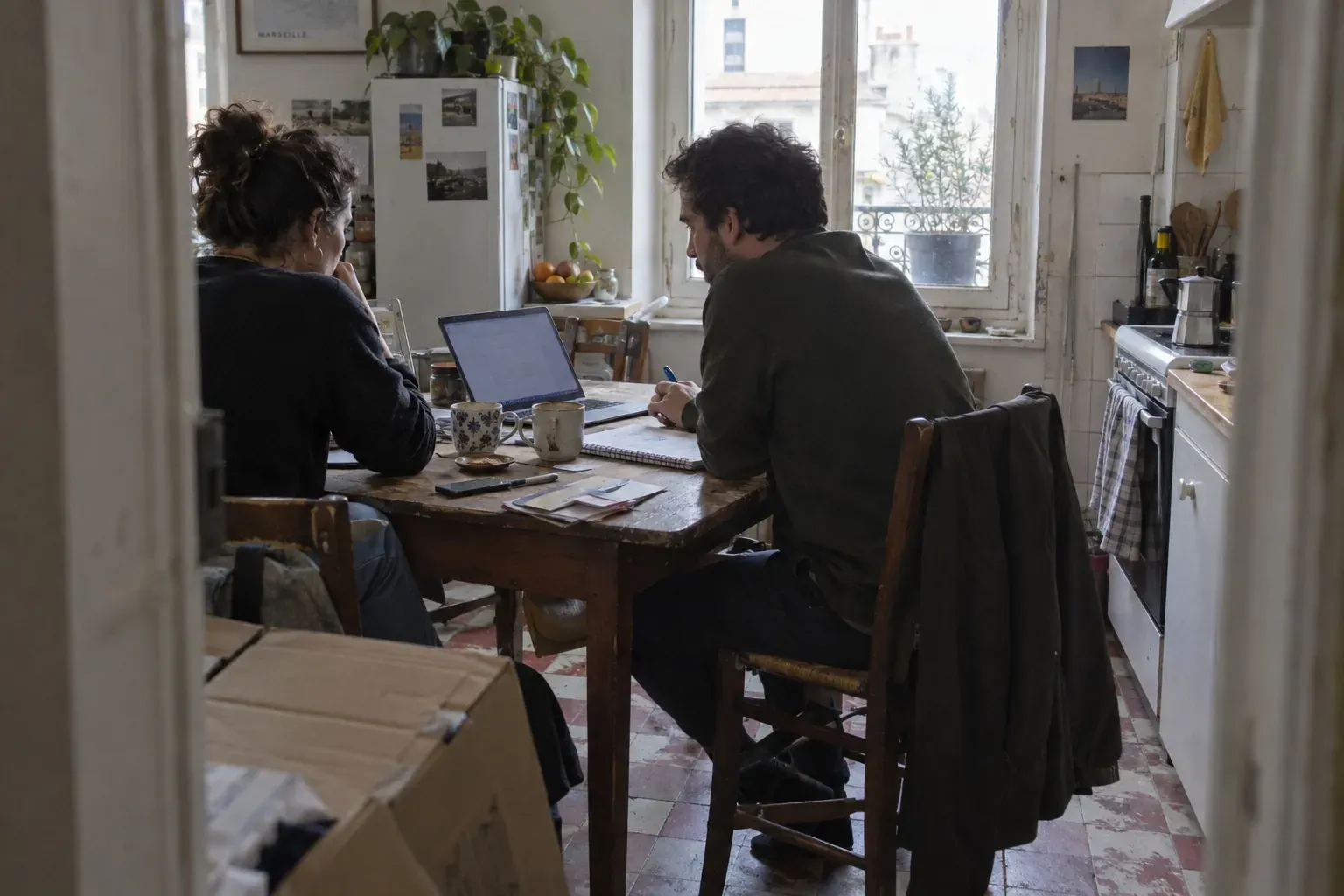 63 % des Français veulent rester autonomes en couple : renoncer à sa carrière pour l'autre séduit moins