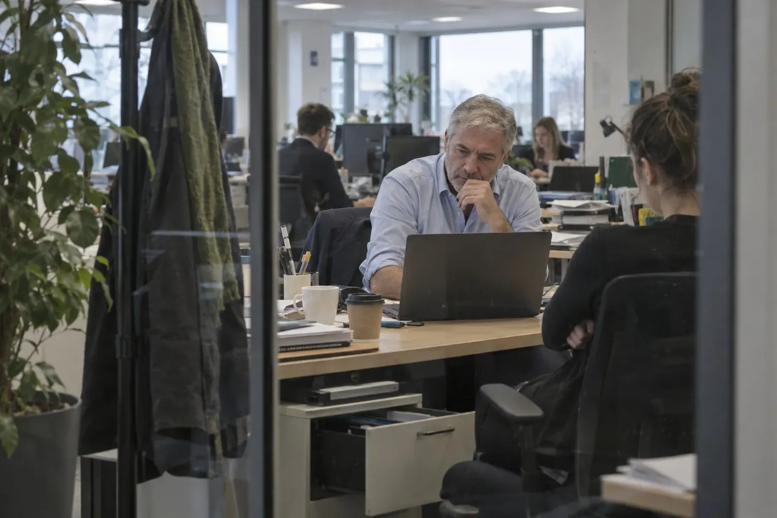 IA : pourquoi la génération Z se méfie plus que les baby-boomers, et ce qu'en conclut la chercheuse Siobhan Lyons